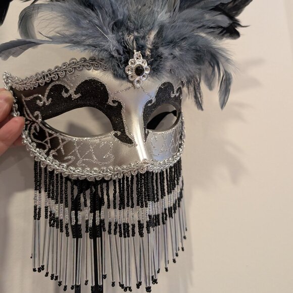 Two Venetian masks made in Italy - Picture 6 of 8